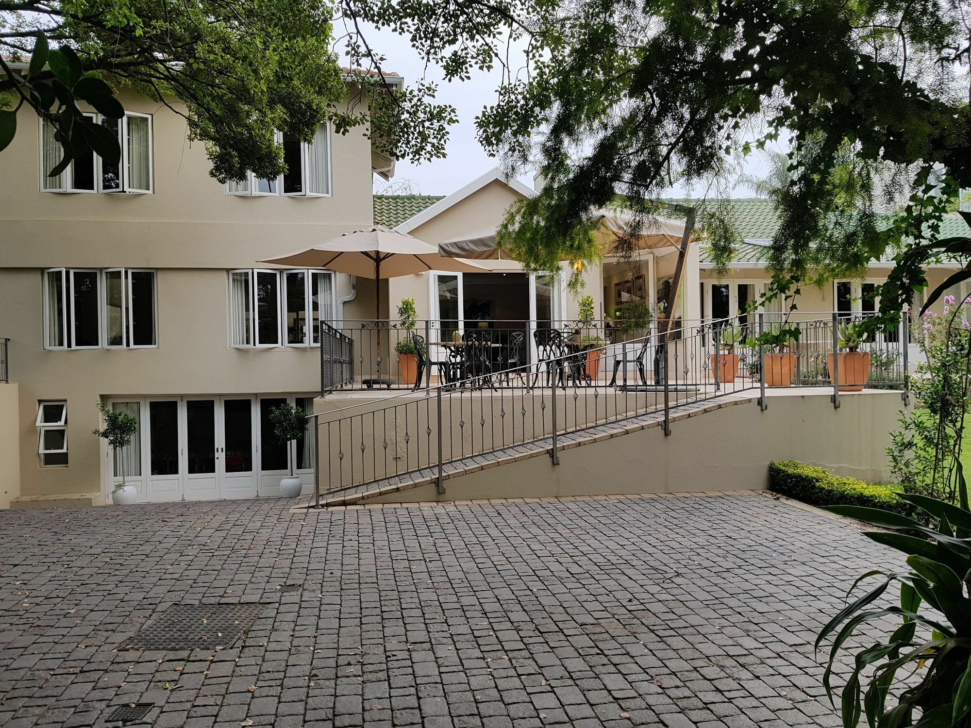 Q On First Guest house Johannesburg