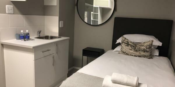 Kent-hill Self Contained * Johannesburg