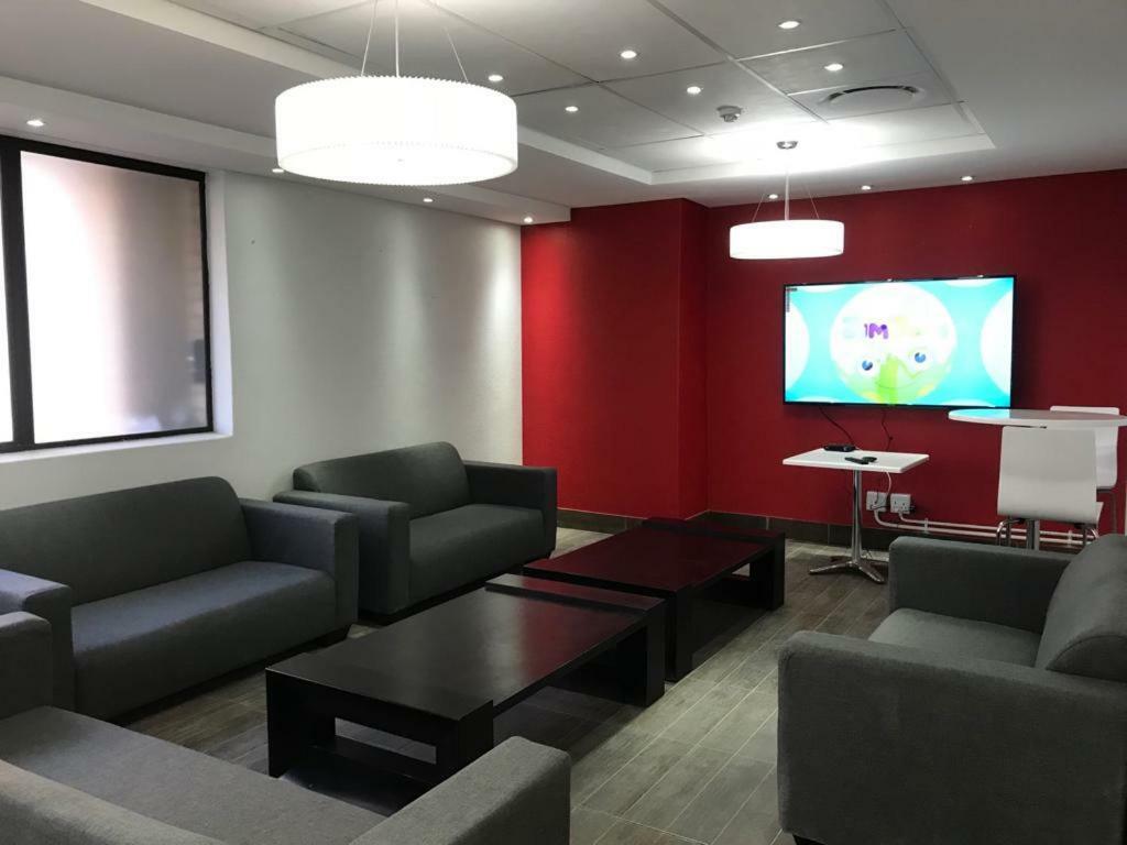 Kent-hill Self Contained * Johannesburg