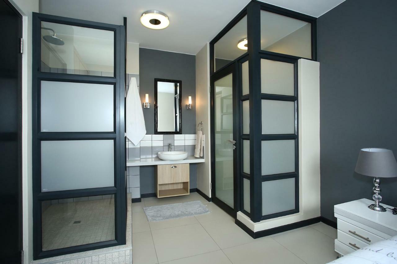 Vantage Rosebank Apartment