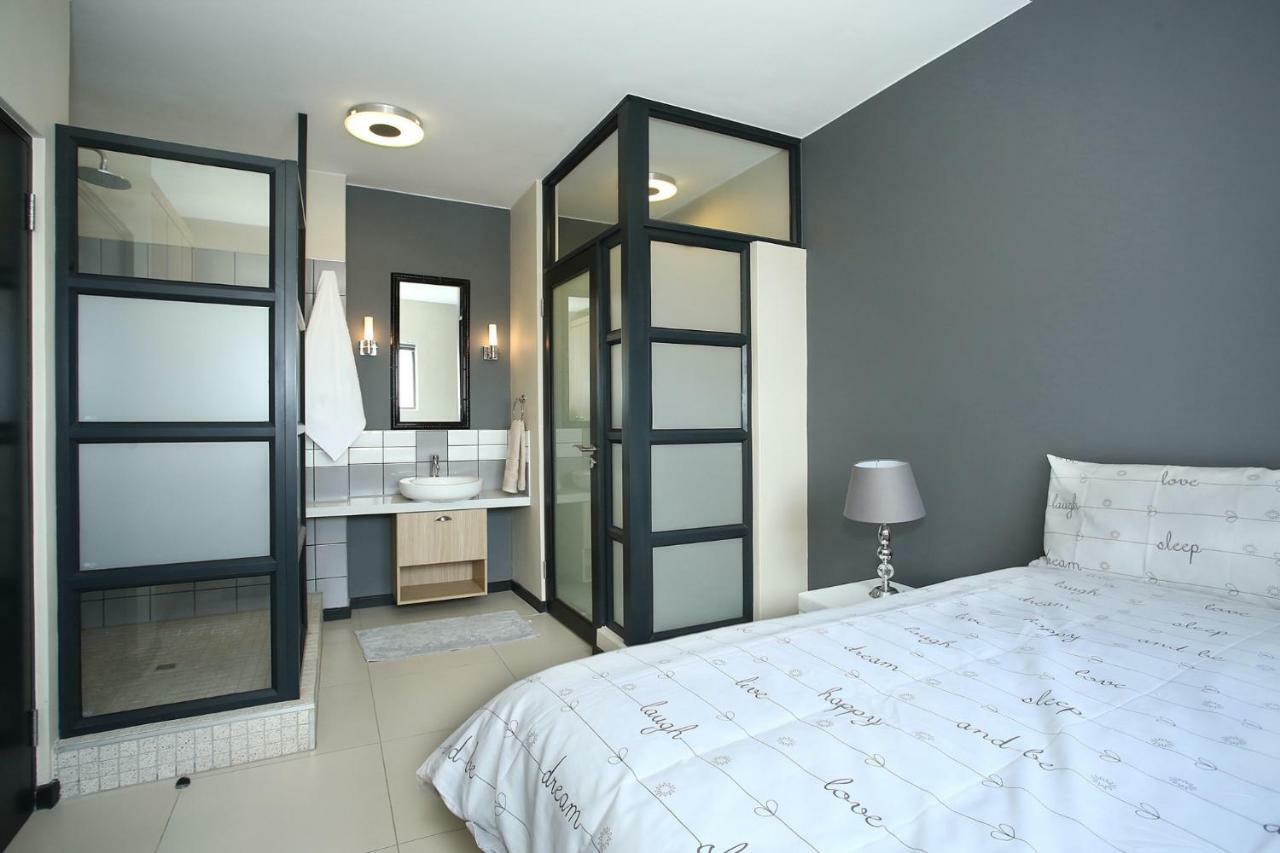 Vantage Rosebank Apartment *