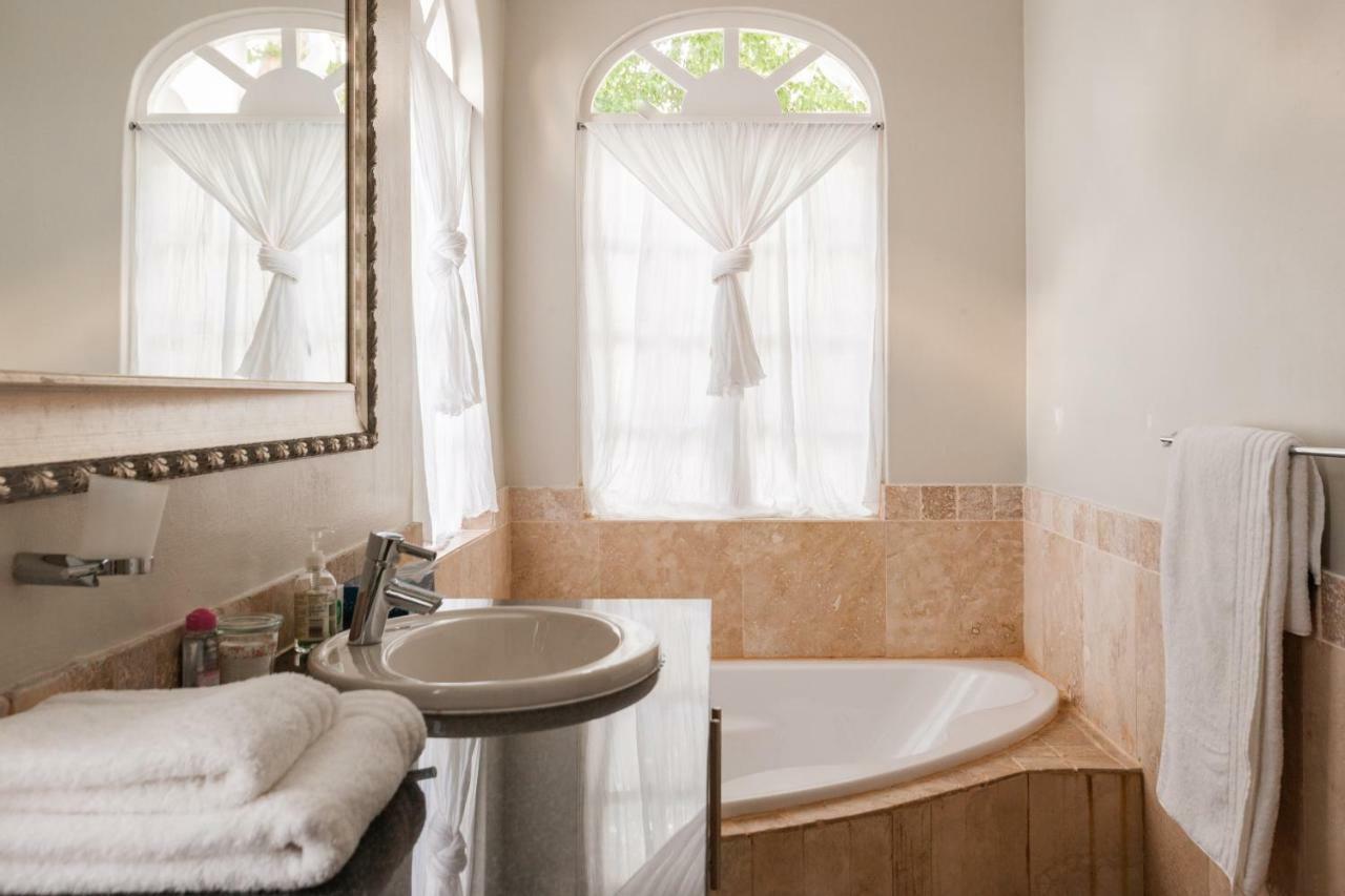 Treetops Retreat Hyde Park Guest house Johannesburg