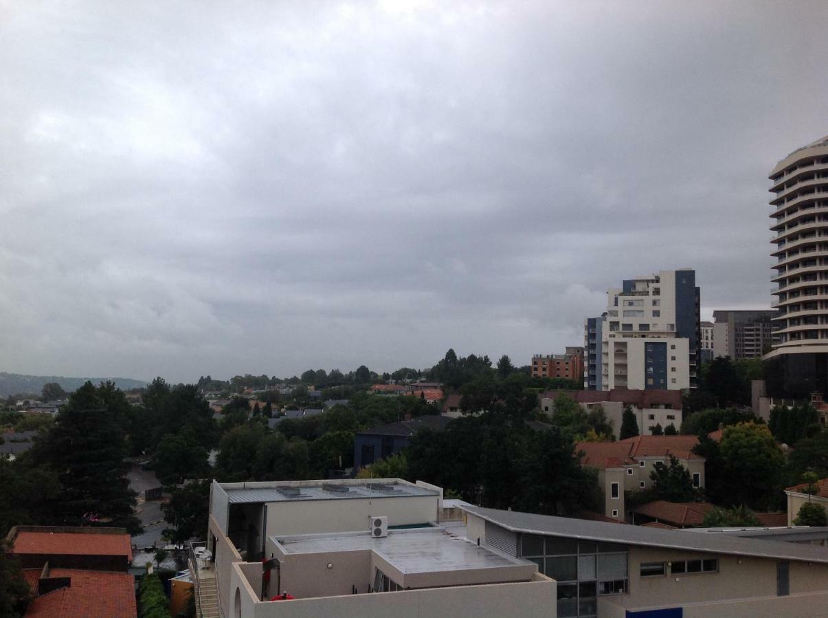 Grayston Drive, Sandton Apartment *