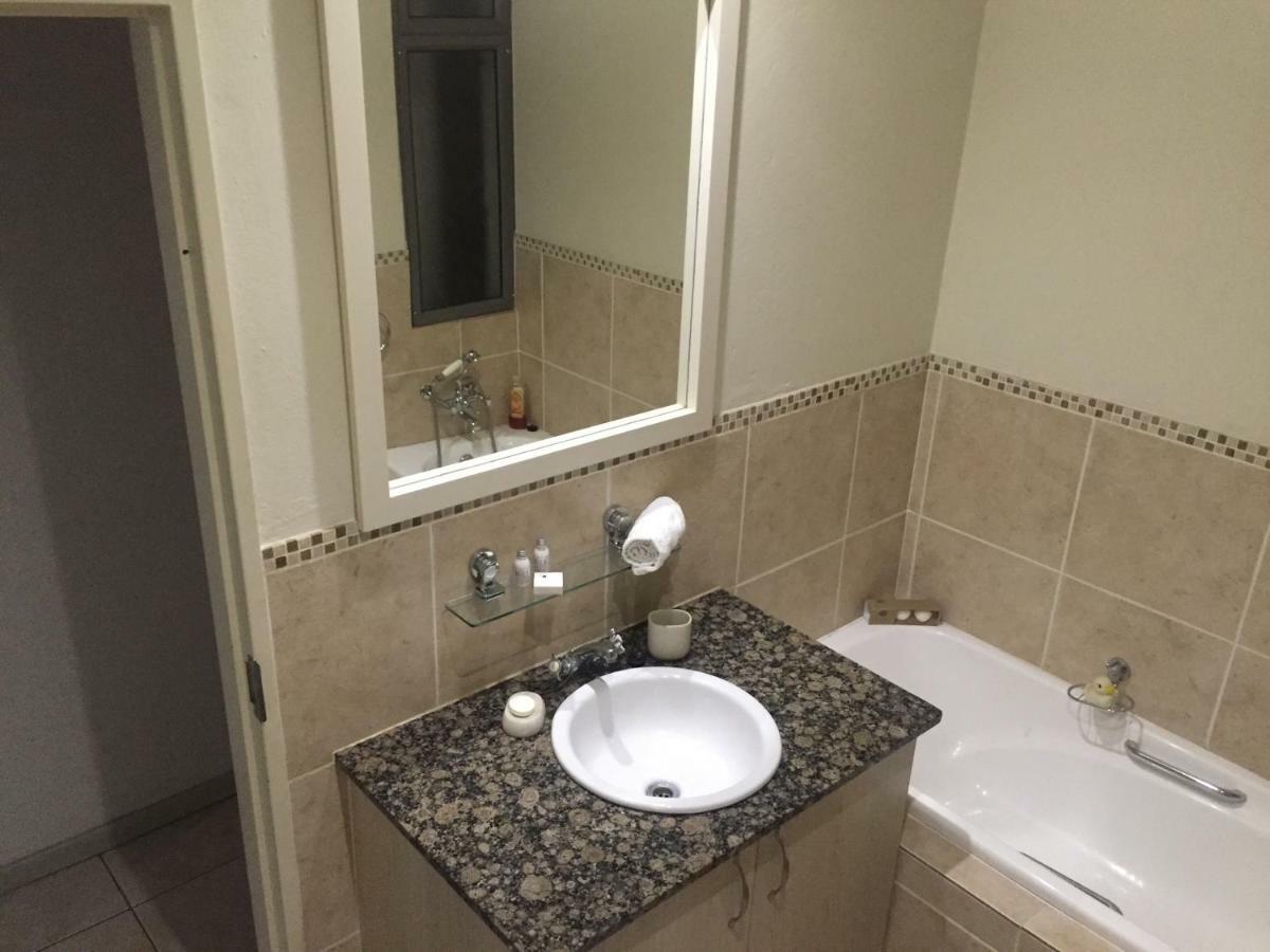 Grayston Drive, Sandton Apartment