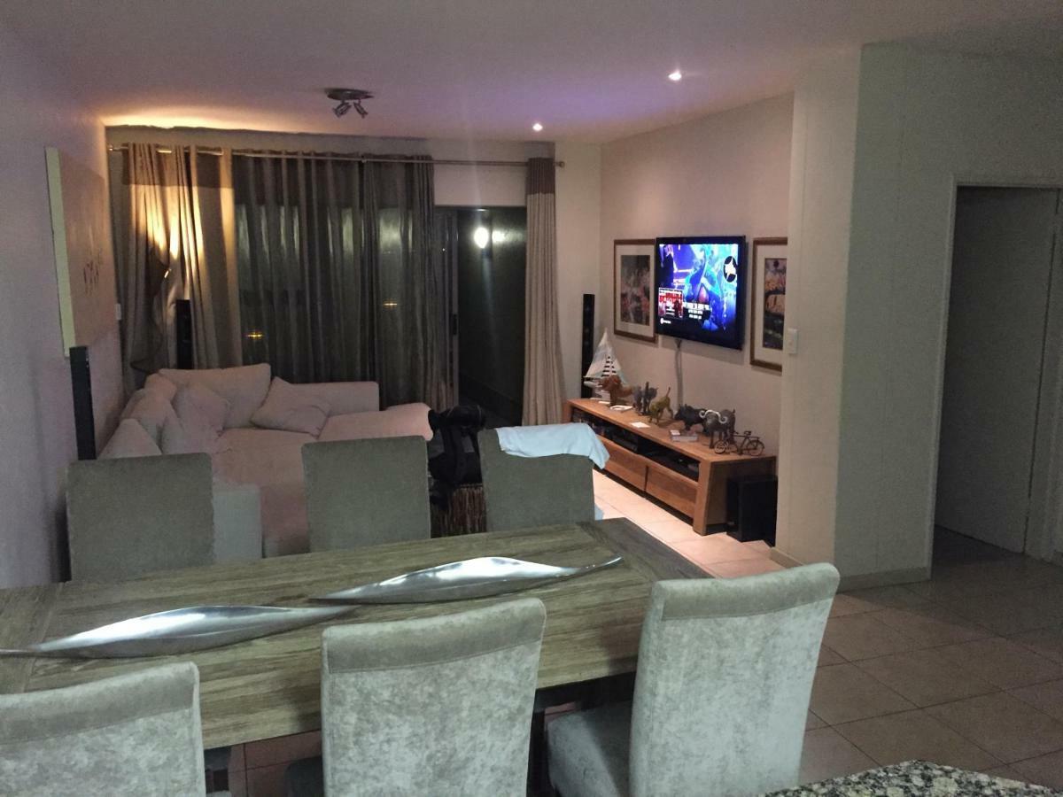 Apartment Grayston Drive, Sandton
