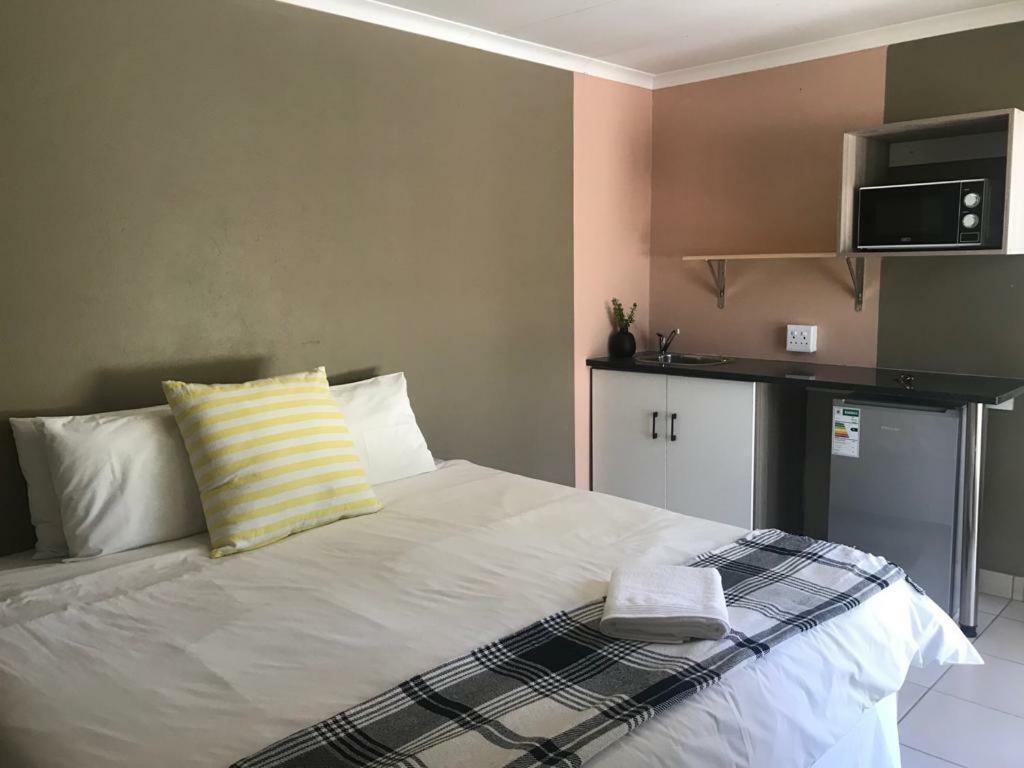 Dumelang Executive Lodge- In Sandton *
