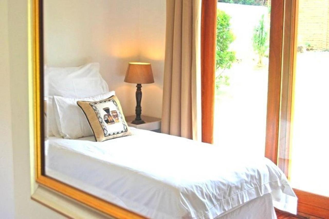 Bed & Breakfast Mizizi House Of Sandton