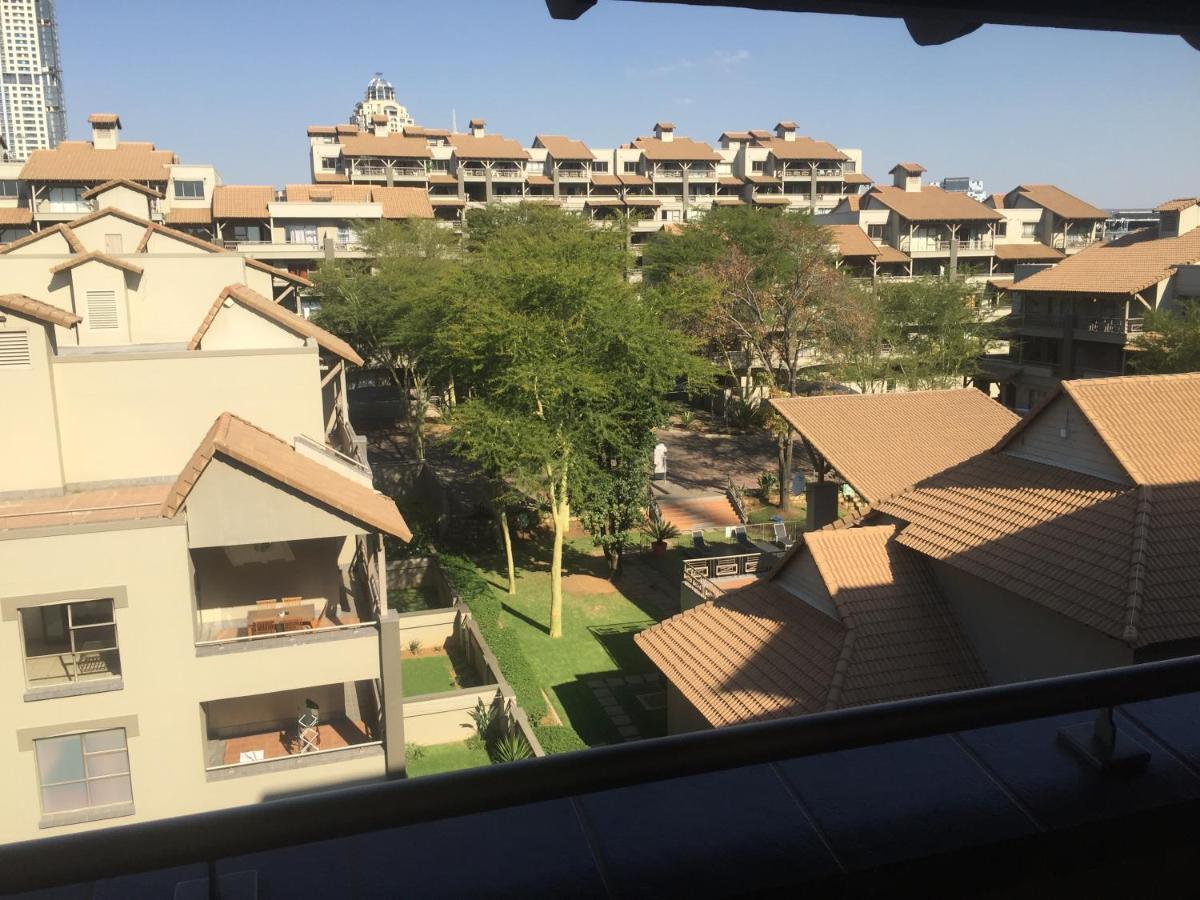 Grayston Drive, Sandton Apartment *