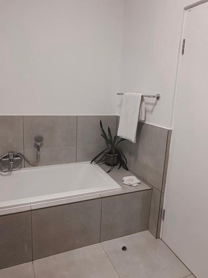 Lillys Point With Back Up Power Apartamento *