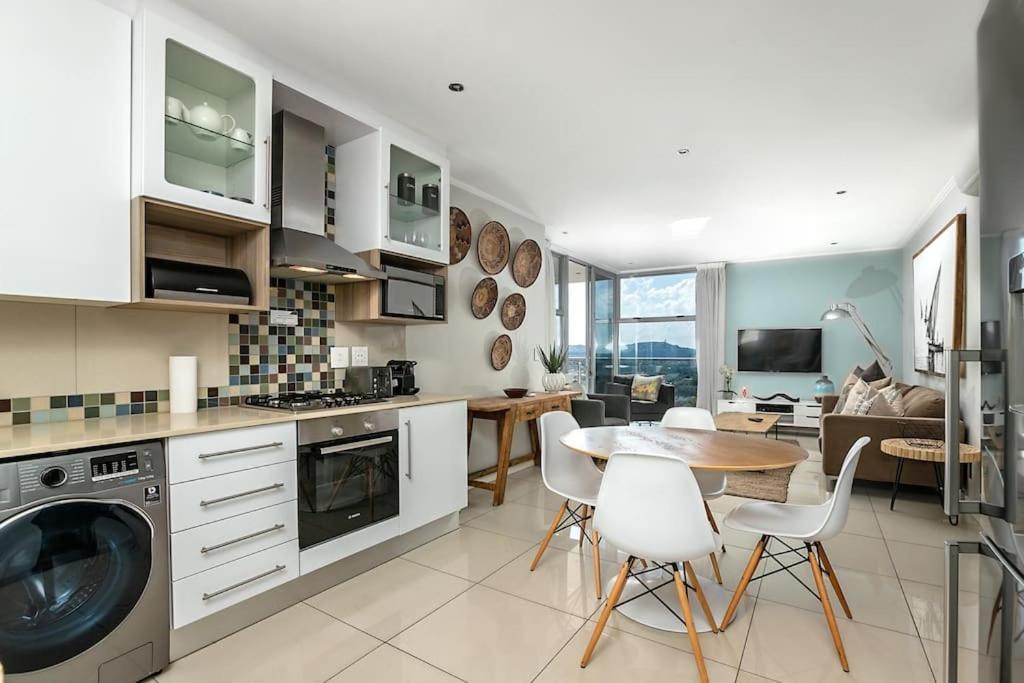 The Apex Rosebank - Building With Generator Apartment Johannesburg