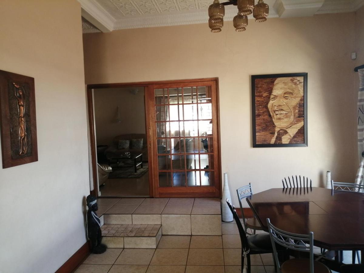 Nhà nghỉ Naisar's Primrose,johannesburg *